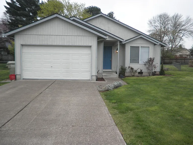 980 SW 178th Pl — Photo 2