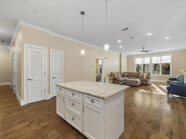 8 Island Ct Unit 111, South Easton, MA 02375