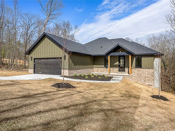 2nd image of 68 Caithness Dr