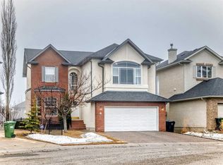 68 N Strathlea Close SW, Calgary, AB T3H5B1