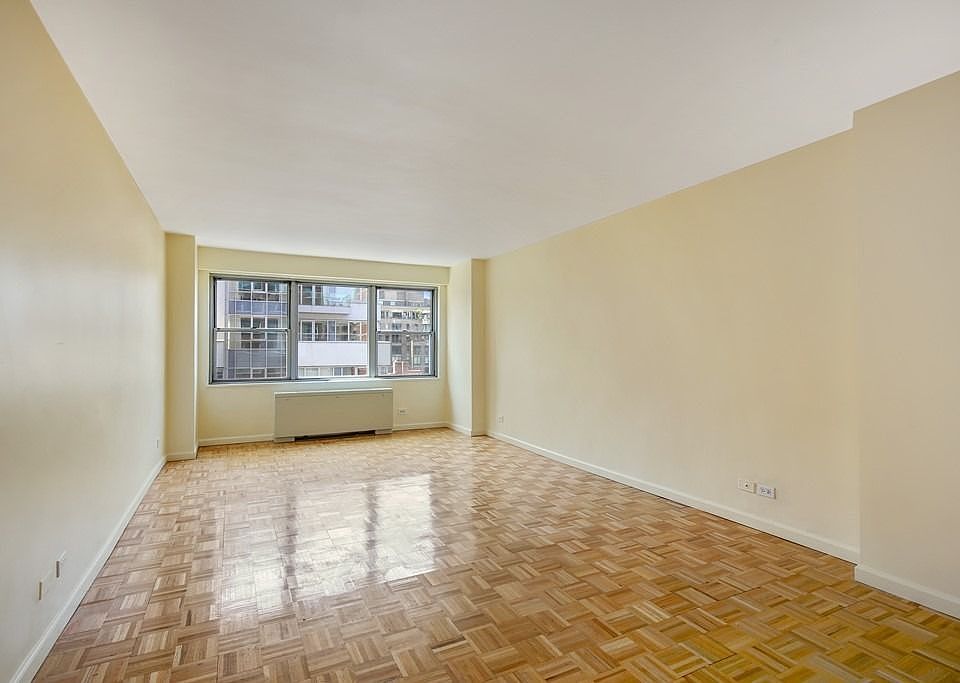 1st image of 3 W 14th St #1016