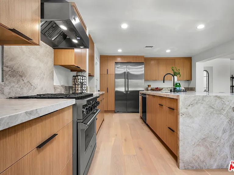 19061 Wells Dr — Photo 18