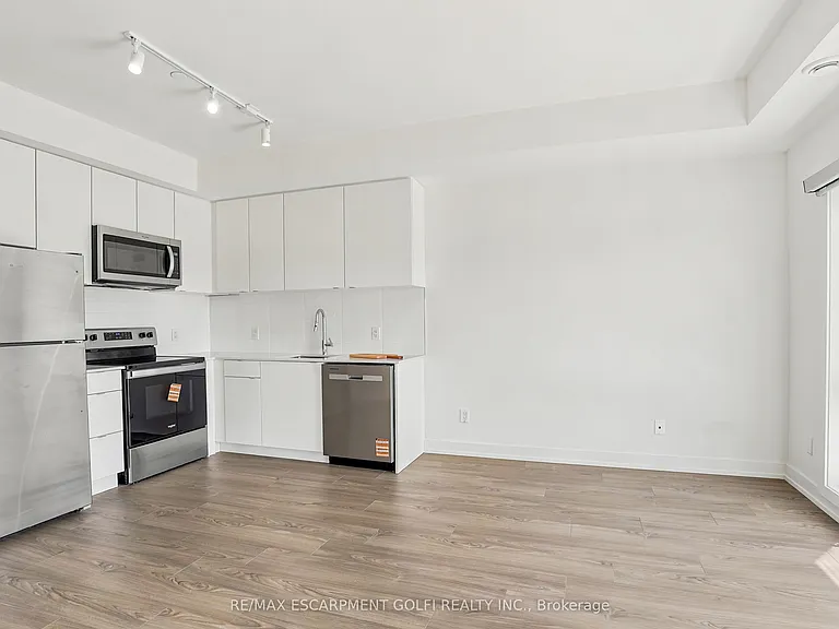 16 Melbourne Ave #307B — Photo 7