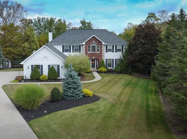 10060 Brookside Cir, North Royalton, OH 44133