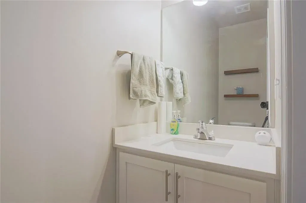3 bed, 1963 sqft, $2,950 — Photo 4