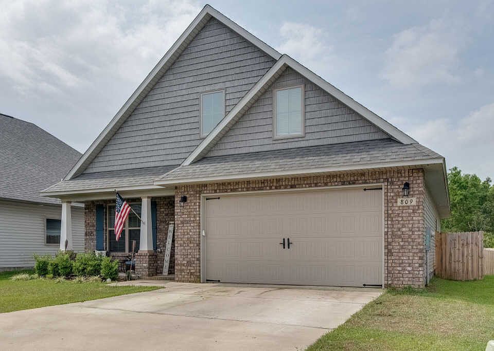 1st image of 809 Oak Aly