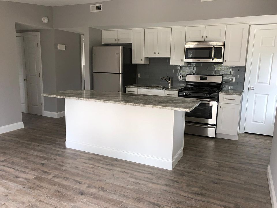 1st image of 130 Fischer Blvd #2