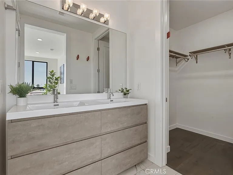 1301 Tamarind Ave — Photo 17