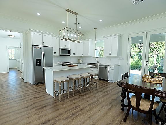 5th image of 2126 Saint Mary St