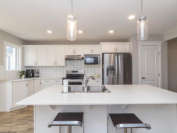 3rd image of 803 Secord Blvd NW