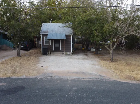 306 W Walch Avenue, Fredericksburg, TX 78624