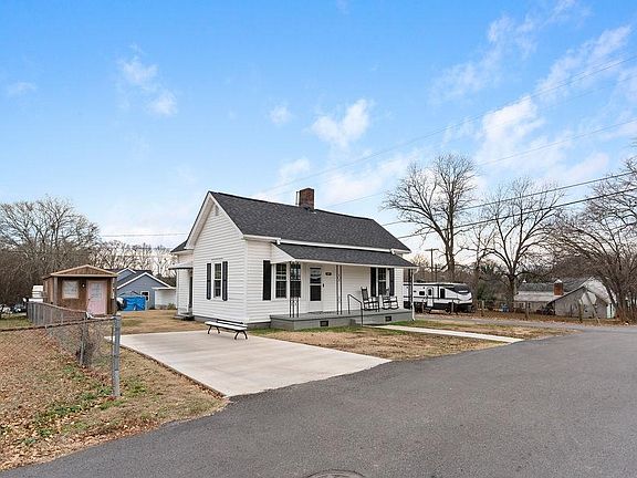 2nd image of 200 4th St