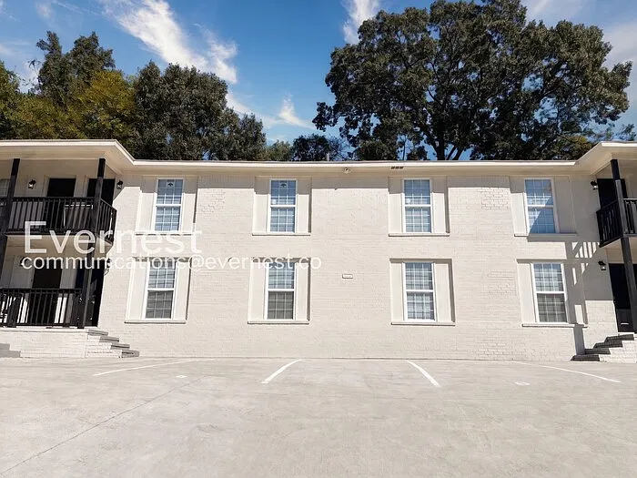 2 bed, 1.0 bath, 800 sqft, $829 — Photo 2