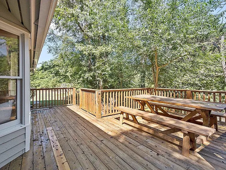 1210 Holly Creek Ln — Photo 13