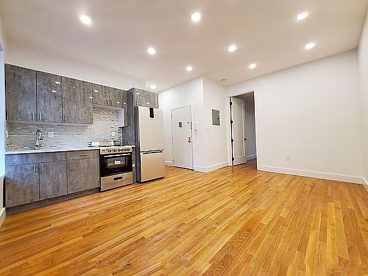 2nd image of 740 Park Pl #2A