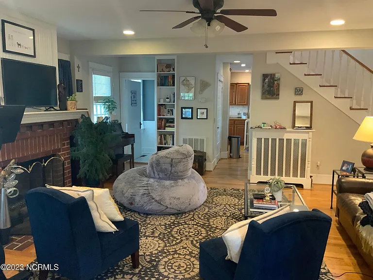 375 E Maine Ave — Photo 5