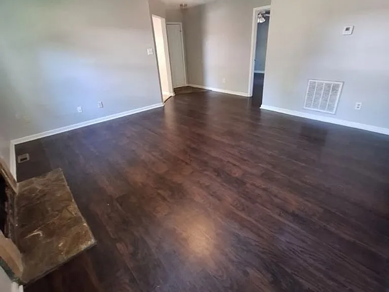 110 Bruce Ln — Photo 3