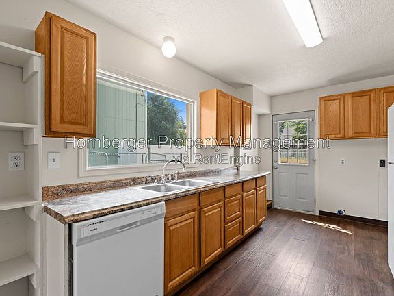 3rd image of 2410 E Everett Ave