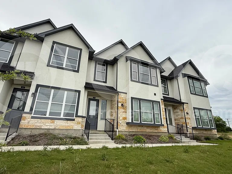 369 Mule Deer Mews — Photo 3