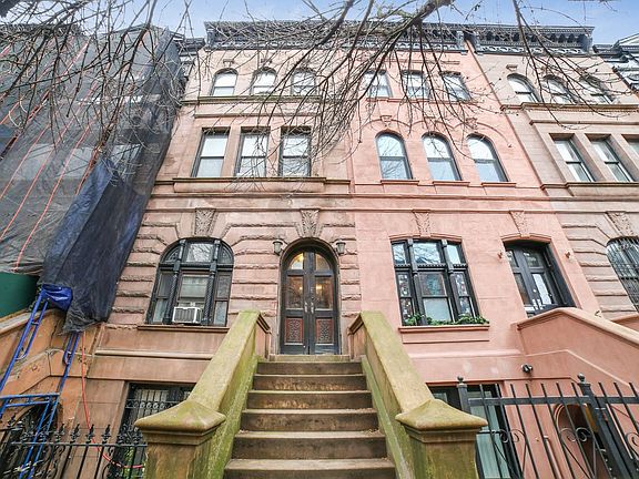 2nd image of 34 W 119th St