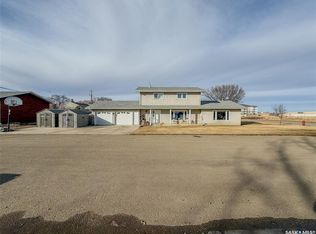 405 5th St E, Shaunavon, SK S0N2M0