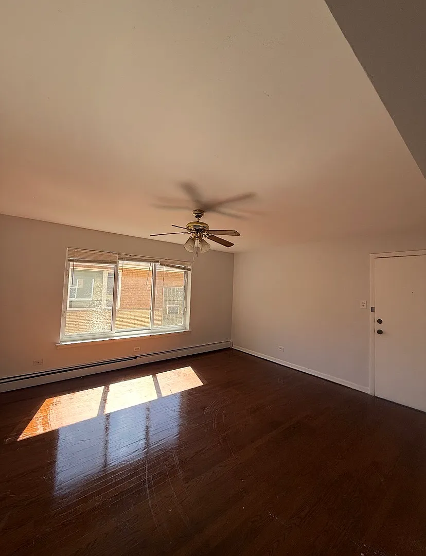 2 bed, 1050 sqft, $1,500 — Photo 3