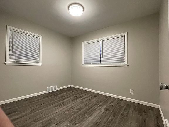 3rd image of 23101 Sussex Ave