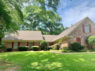102 Laura Ln, Clinton, MS 39056