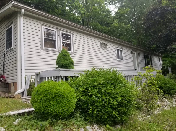 17 Watergate Dr, High Bridge, NJ 08829