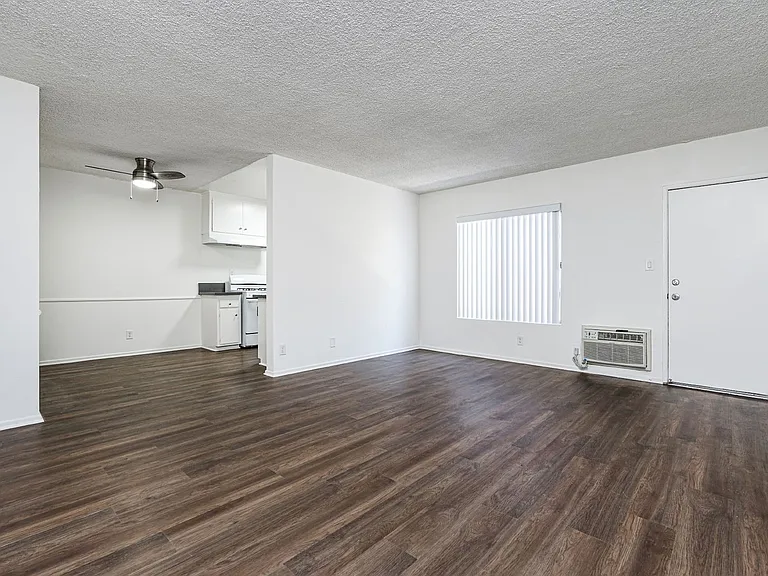 1132 Rosedale Ave — Photo 4
