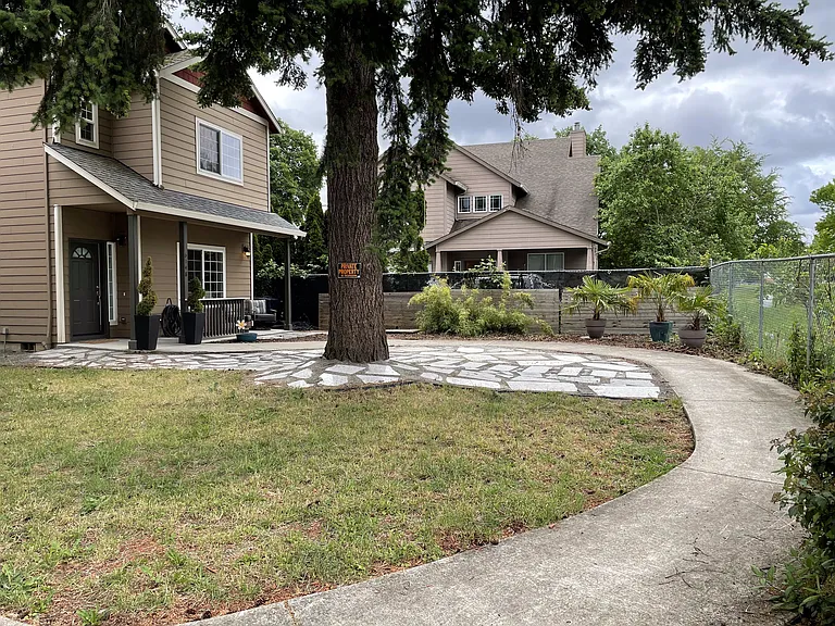 6148 SE Duke St — Photo 3