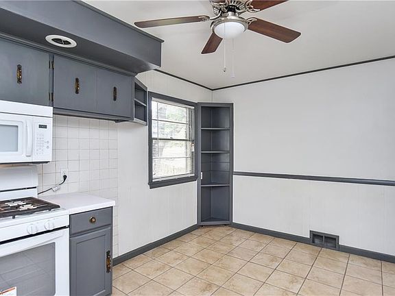 3rd image of 2138 Coleman Dr