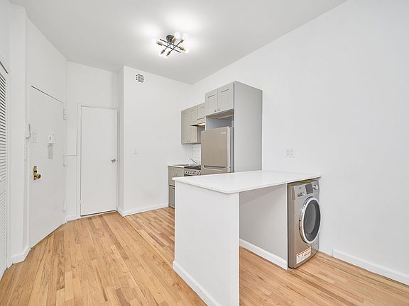 4th image of 326 E 74th St APT 10