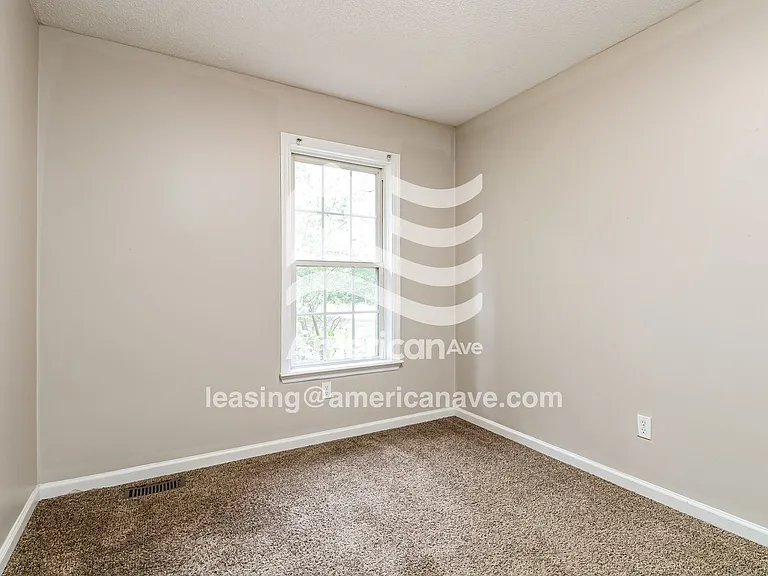 1385_012_bedroom_12.jpg