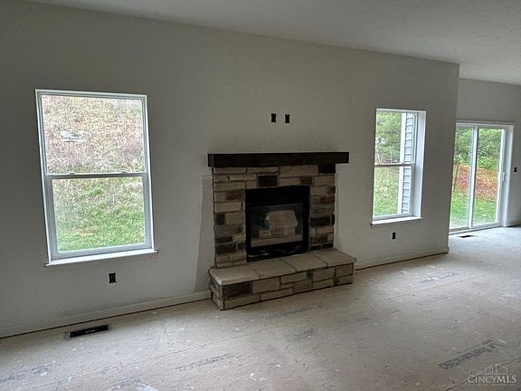 3rd image of 811 Cherry Hill Ln