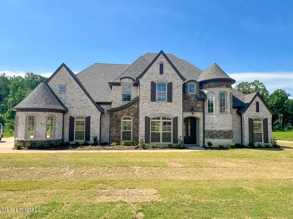 410 Poplar Ln, Holly Springs, MS 38635