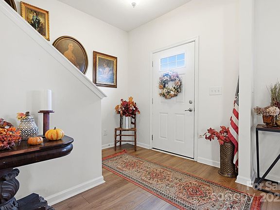 3rd image of 10913 Tailwater St