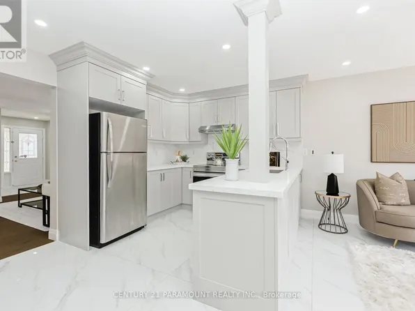 641 Macbeth Hts, Mississauga, ON L5W 1E5