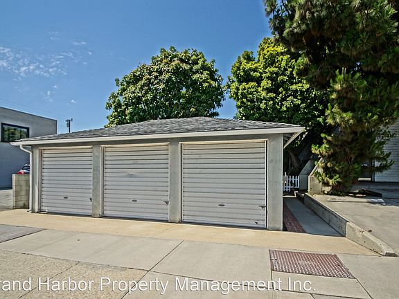 3rd image of 913 Manhattan Beach Blvd
