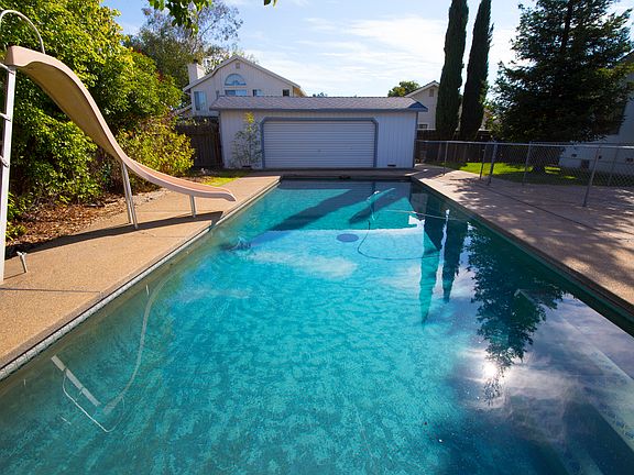 3rd image of 7929 Cottonwood Ln