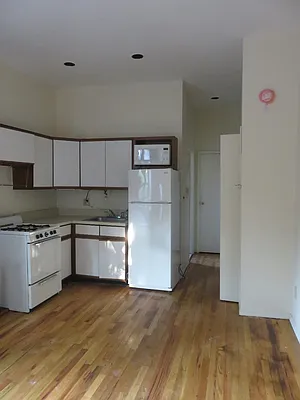 Rented by Space Real Estate | media 10