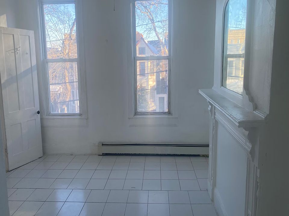 1st image of 121 Highland Ave Floor 2