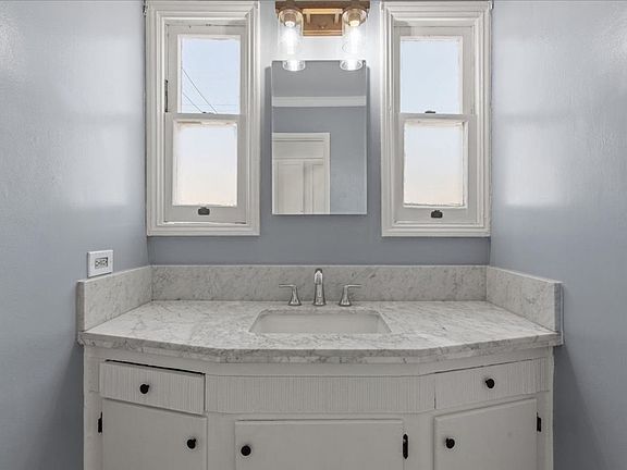 4th image of 116 S Kenmore Ave #1