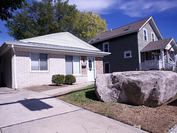 3rd image of 1205 E 14 Mile Rd