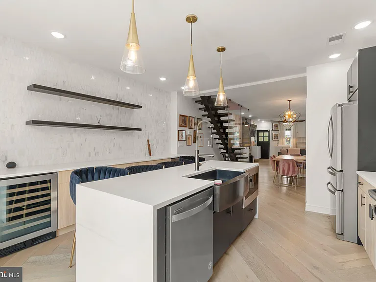 426 W Winona St — Photo 13