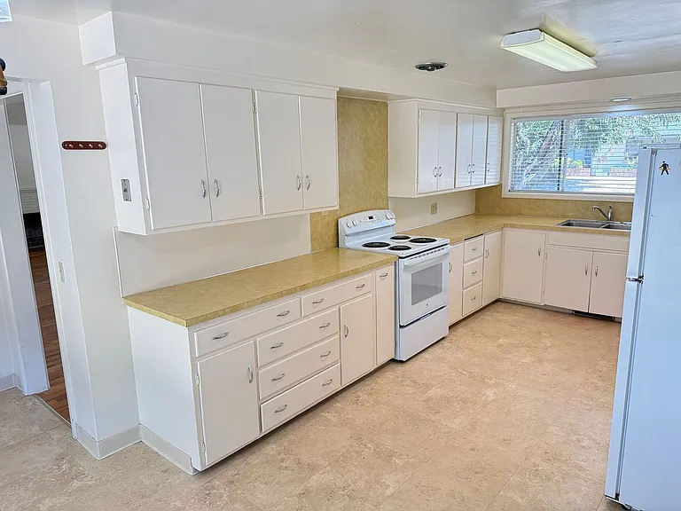 1670 Escalante St — Photo 17