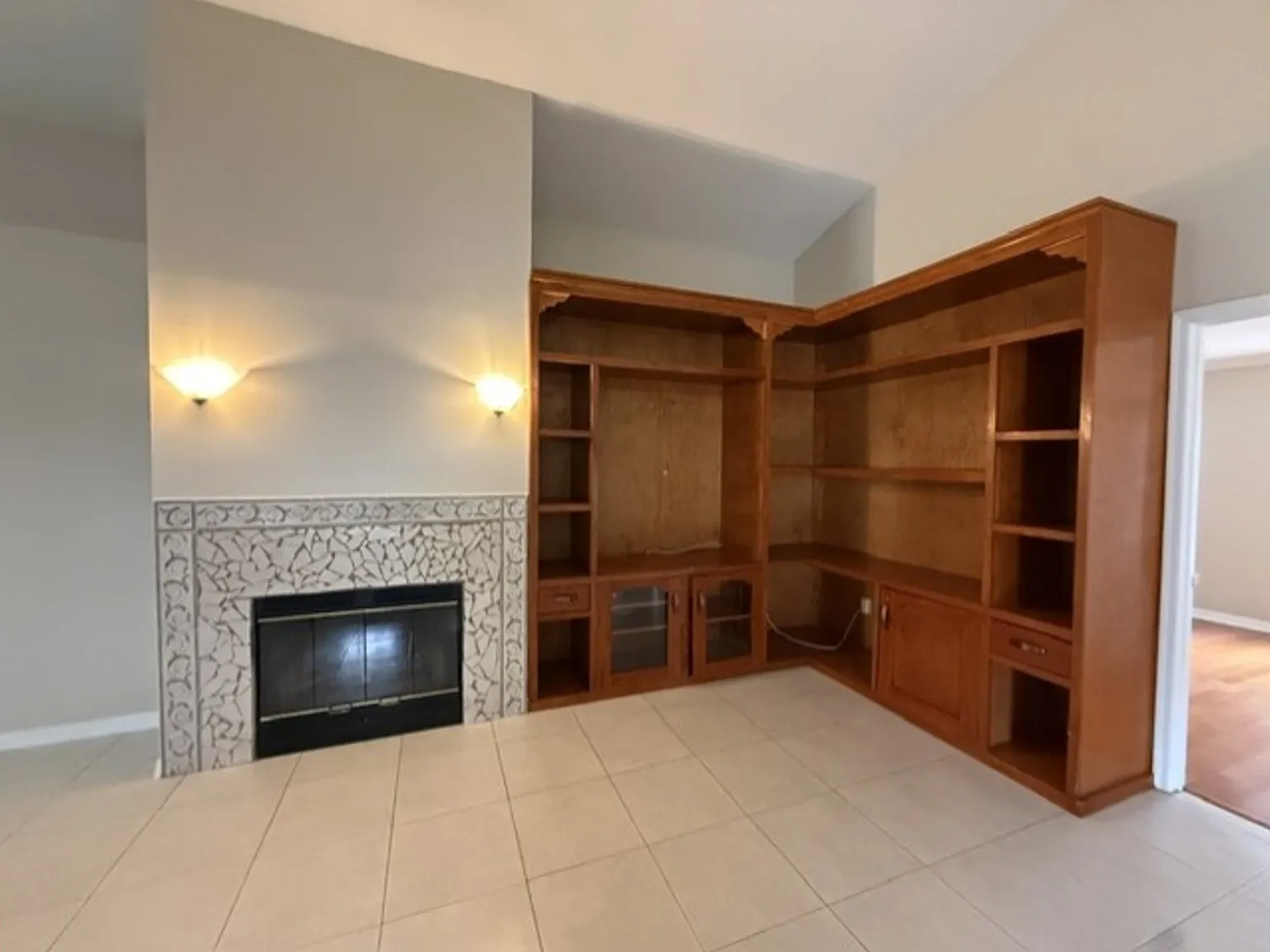 3 bed, 2.0 bath, 1577 sqft, $1,995 — Photo 3
