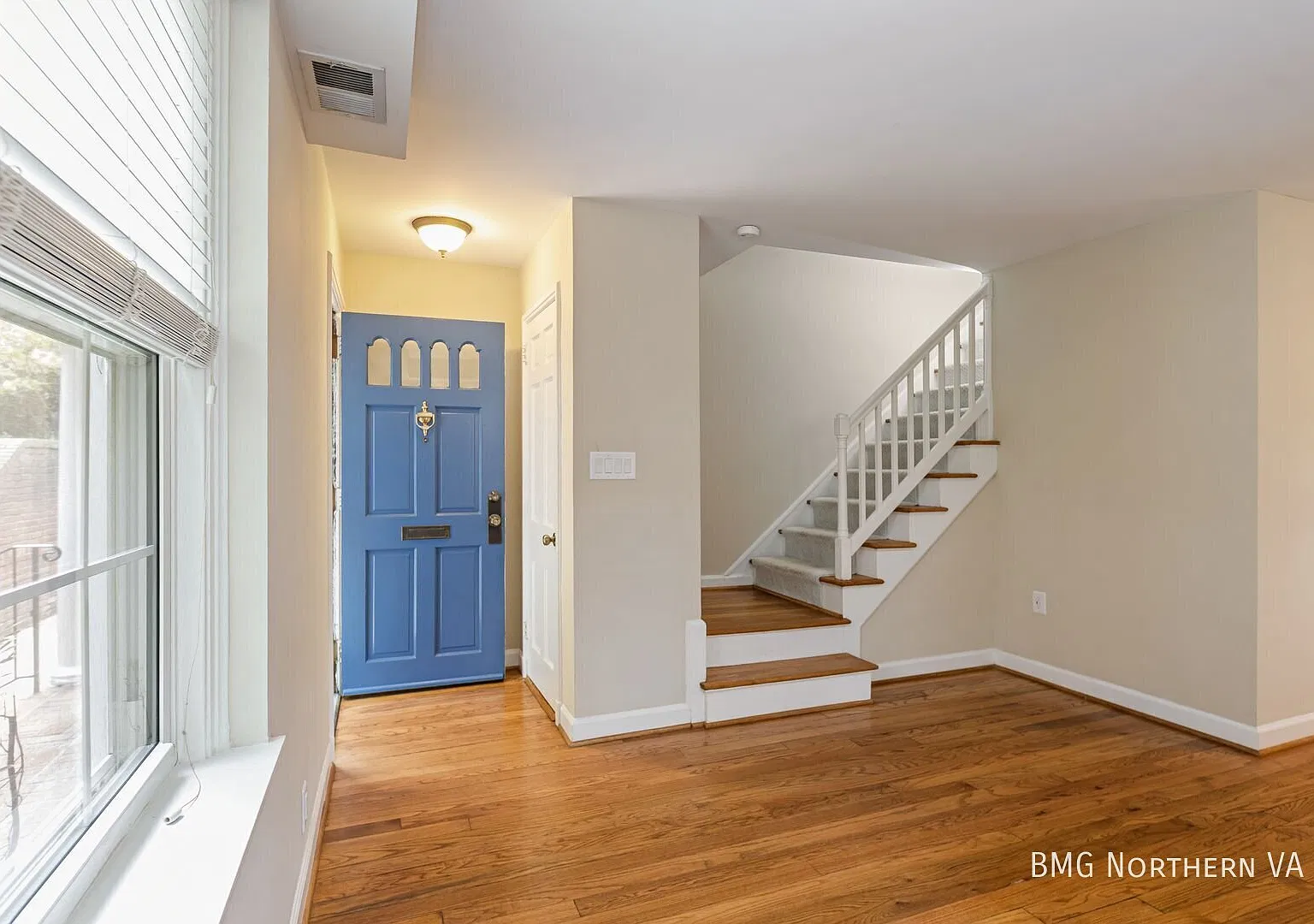 Beautiful 2 Level 2 Bedroom 1 Bathroom 'Georgetown' Model Townhome In Sought After Fairlington Vi... — Photo 2