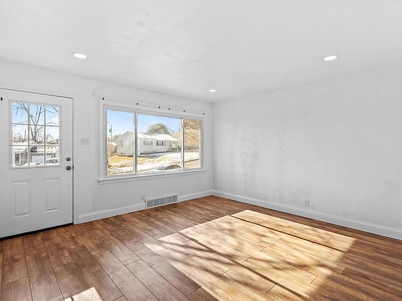 3rd image of 11073 Golf Crest Dr