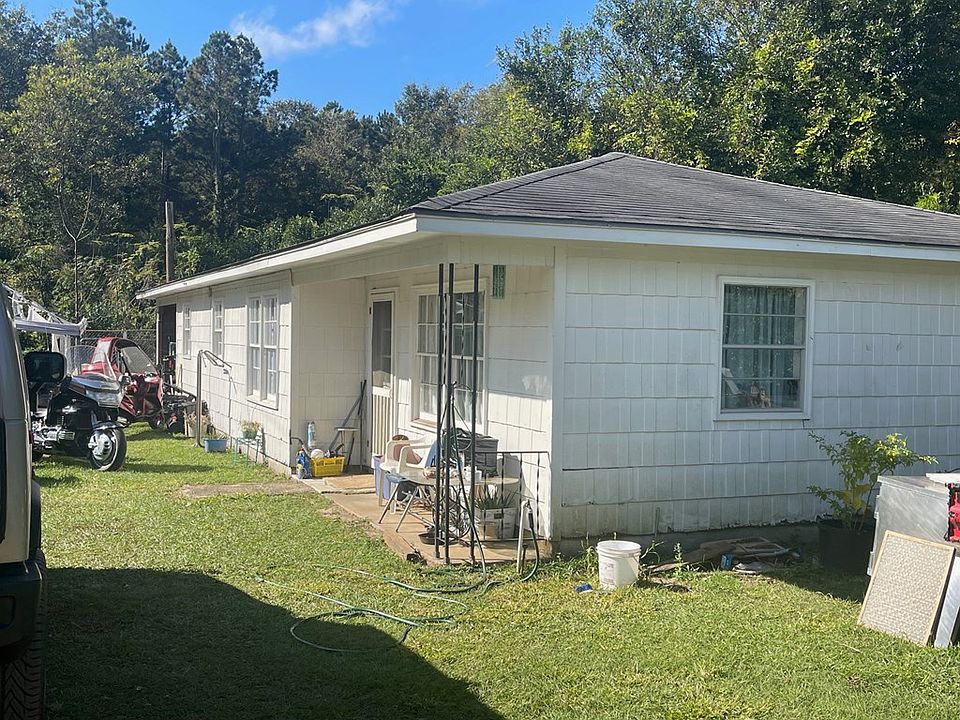 2nd image of 841 Waller Rd
